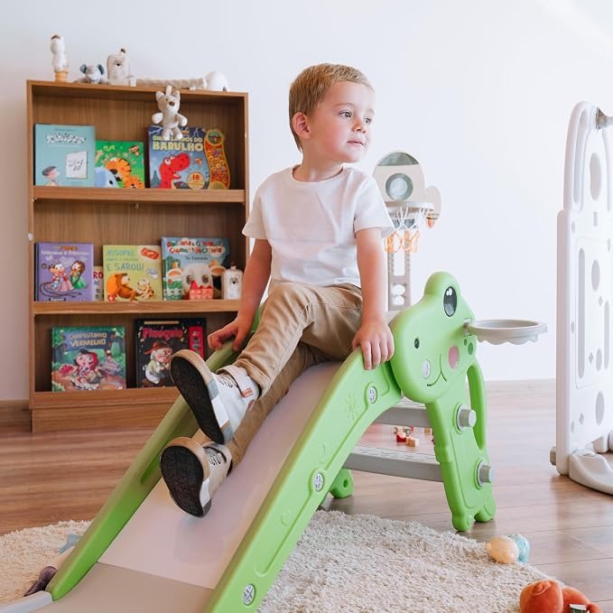 Escorregador Infantil Dobrável Dino Freso com Escada Antiderrapante, 2 Degraus, Cesta de Basquete e Bola, Brinquedo Seguro, Compacto e Resistente, Fácil de Montar, Para Crianças de 2 a 4 Anos (Verde)
