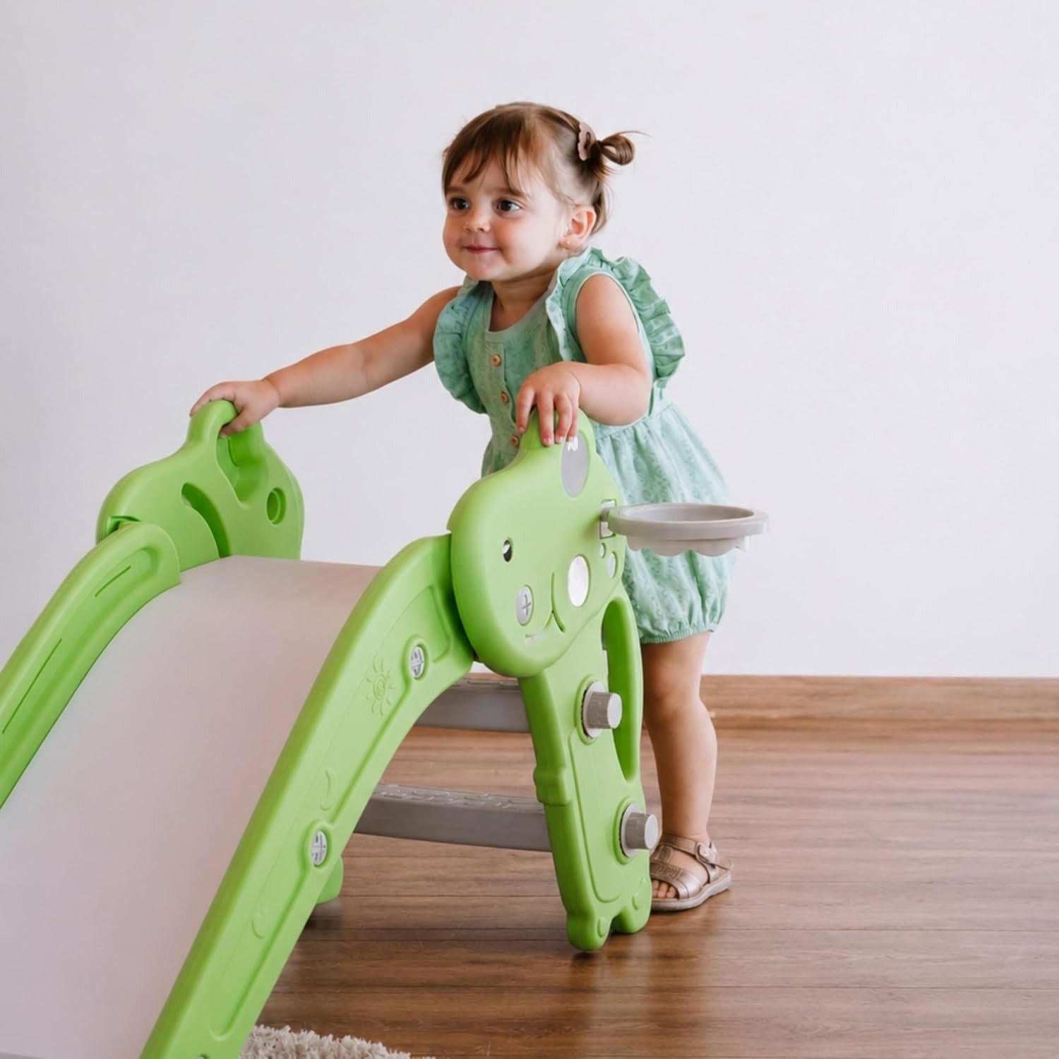 Escorregador Infantil Dobrável Dino Freso com Escada Antiderrapante, 2 Degraus, Cesta de Basquete e Bola, Brinquedo Seguro, Compacto e Resistente, Fácil de Montar, Para Crianças de 2 a 4 Anos (Verde)